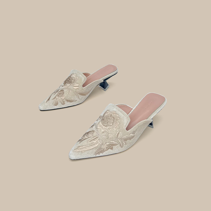 Nakışlı Kadife Kadın Ayakkabıl - Embroidery Design Free incelemesi ve fiyatı